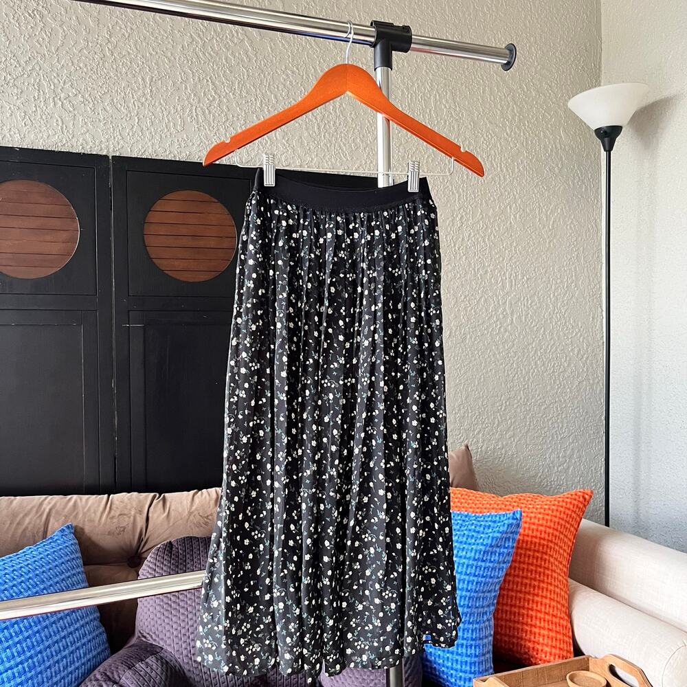 Hollister Pleated Chiffon Midi Skirt Floral Lined Cottage Preppy Navy Small